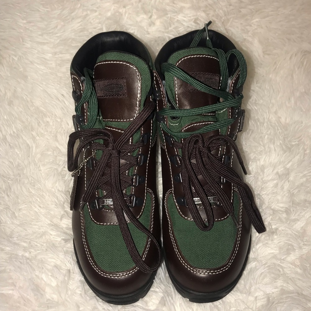 New in box gortex winter hiking boot